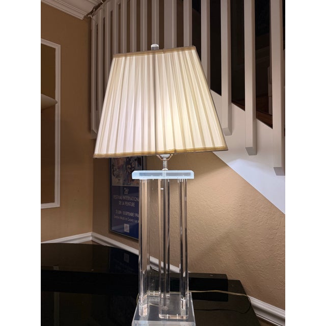 Mid-Century Modern 1970s Vintage Monumental "Four-Column" Lucite Table Lamp For Sale - Image 3 of 12