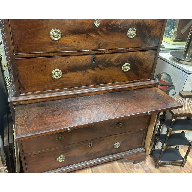 18th Century English 8-Drawer Chest on Chest For Sale - Image 4 of 8