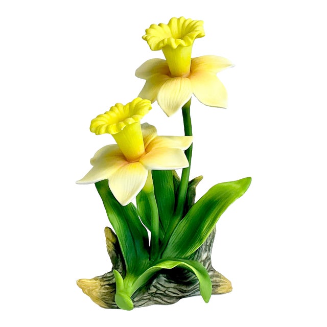 Mid-Century Italian Capodimonte Style Porcelain Yellow Daffodil Decorative Object For Sale