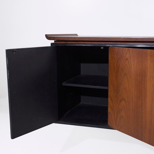 Harvey Probber Harvey Probber Style Mid Century Walnut Wall Mounted Curved Credenza For Sale - Image 4 of 9