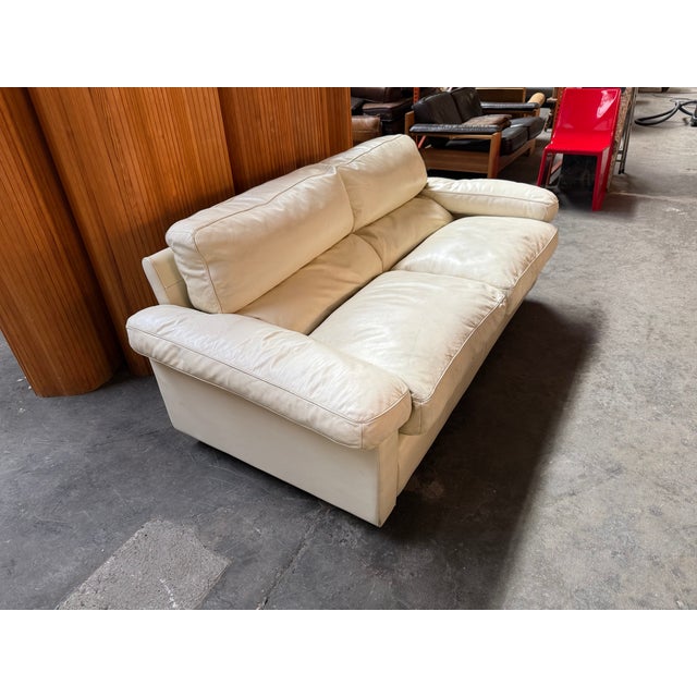 Poltrona Frau Cream Leather Sofa by Tito Agnoli for Poltrona Frau, 1980s For Sale - Image 4 of 9