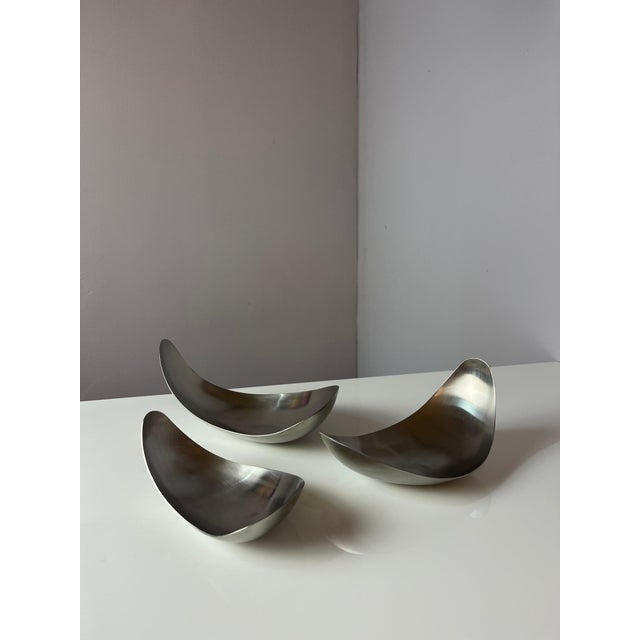 This elegant leaf set by helle damkjær for georg jensen consists of three stainless steel bowls in sizes s, m, and l. The...