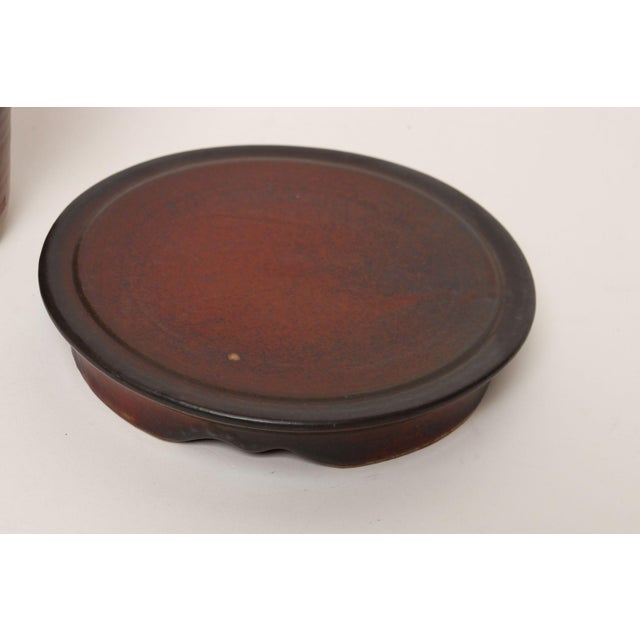 Vintage Crimson Incised Ceramic Planter With Saucer / Stand by Deanna Nichols For Sale - Image 16 of 18