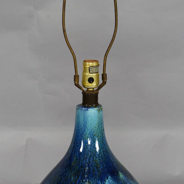 1960s Mid-Century Modern Italian Blue and Teal Drip Glaze Large Ceramic Table Lamp For Sale - Image 6 of 10