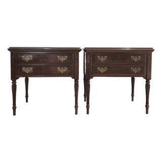 1980’s Ethan Allen Georgian Court Mahogany Nightstands With Glass Tops & Brass Hardware - A Pair For Sale