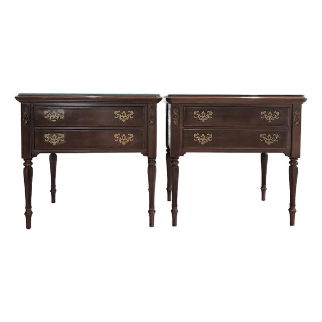1980’s Ethan Allen Georgian Court Mahogany Nightstands With Glass Tops & Brass Hardware - A Pair For Sale