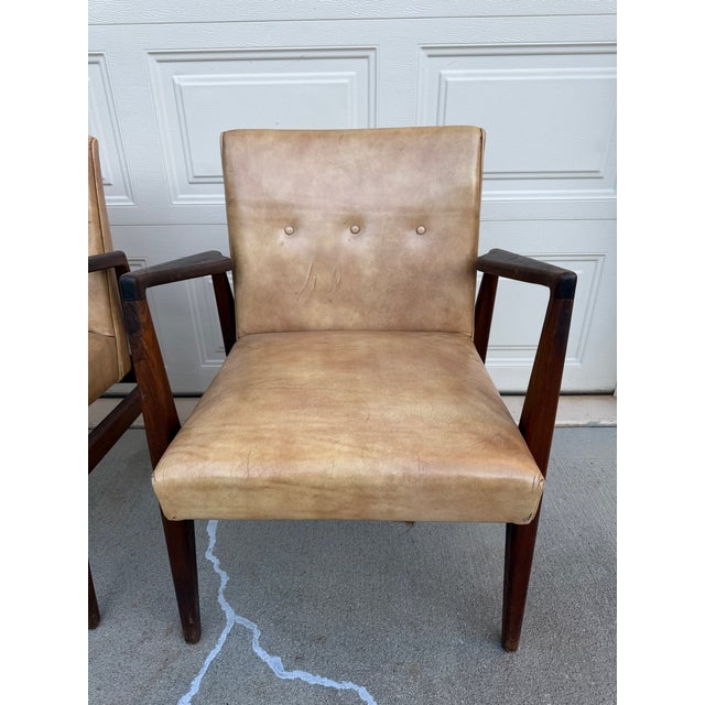 Walnut Armchairs - Jens Risom Design - Original Naugahyde, Labeled, 1960s For Sale - Image 15 of 15