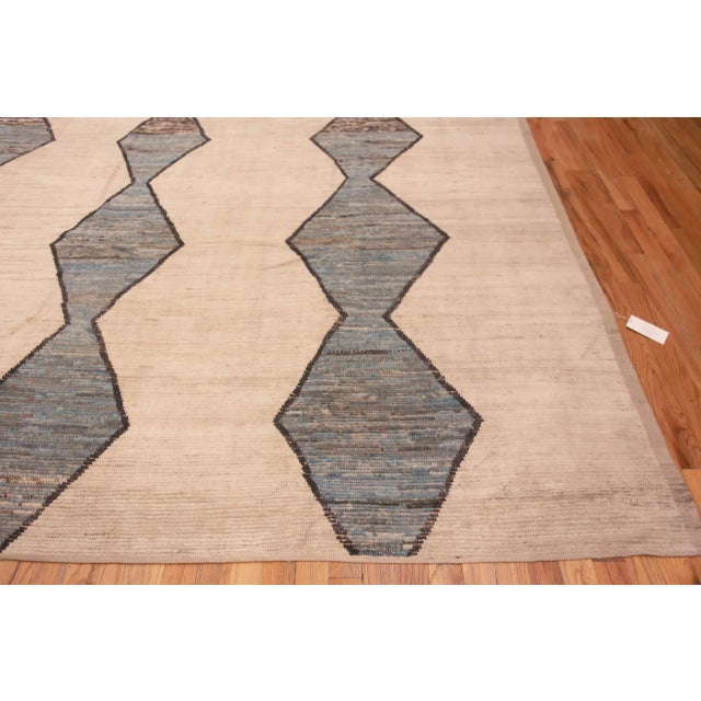 Nazmiyal Collection Large Contemporary Area Rug For Sale In New York - Image 6 of 7