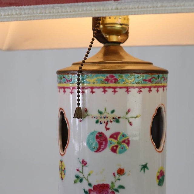 Chinese Antique Hand Painted Chinese Cutout Porcelain Wig Stand Table Lamp 19thC For Sale - Image 3 of 8