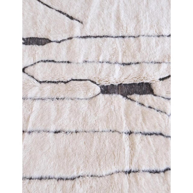 Contemporary Moroccan Wool Beni M'Rirt Rug - 6.9 X 5 Ft For Sale - Image 9 of 10