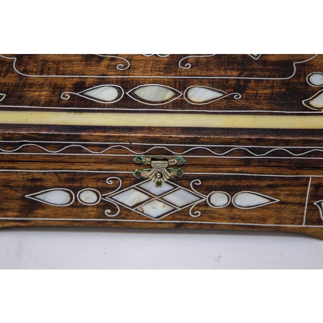 Anglo-Indian Mother of Pearl Inlaid Jewelry Box For Sale - Image 4 of 11