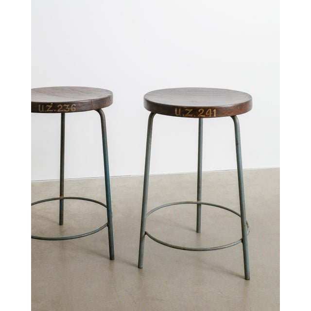 1950s Mid-Century French Wooden and Iron Bar High Stools from Pierre Jeanneret, 1950s, Set of 2 For Sale - Image 5 of 6