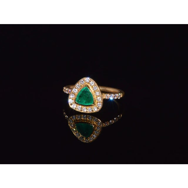 Early 21st Century Certified Natural 1.25CTS VS F Diamond Colombian Emerald 18K Solid Gold Halo Ring, size 6.25 For Sale - Image 5 of 10