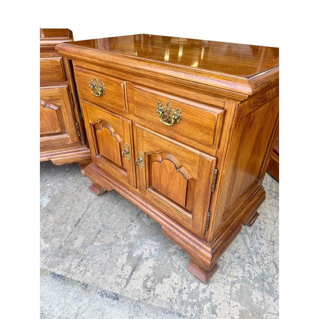 French Country Pair of Vintage Thomasville French Country Brown Nightstands For Sale - Image 3 of 7