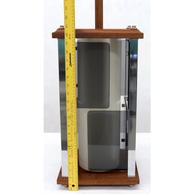 Large Mid-Century Modern Square Walnut & Lucite Table Lamp For Sale - Image 4 of 13