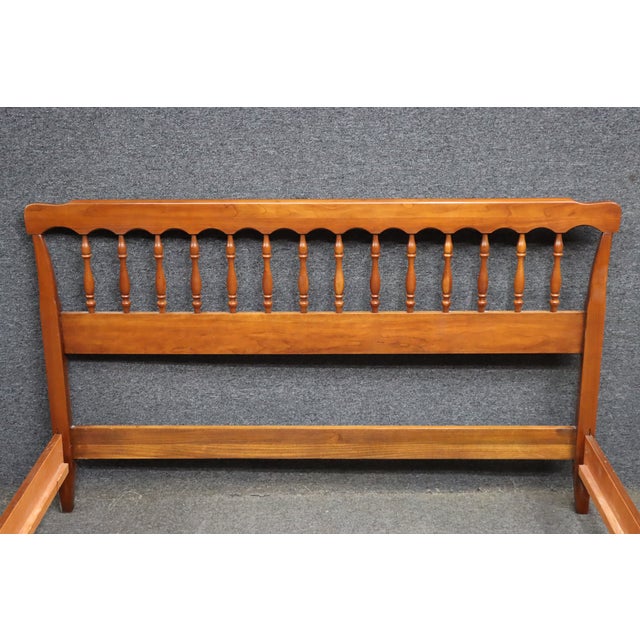 Henkel-Harris Solid Cherry Queen Bed – Early American Style For Sale In Philadelphia - Image 6 of 11