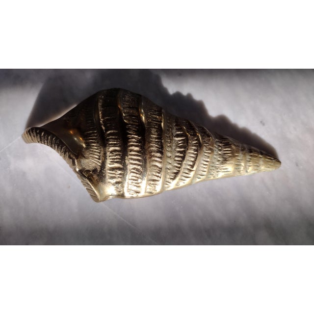 A beautiful vintage brass sea shell wall hanging. This brass wall hanging would make a great standalone gift or work as...