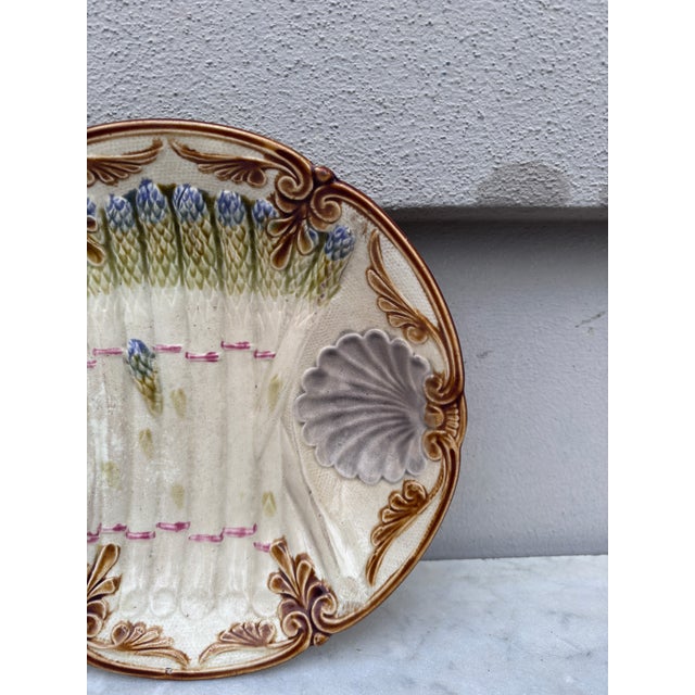 19th Century Onnaing French Majolica Asparagus Plate For Sale - Image 4 of 9