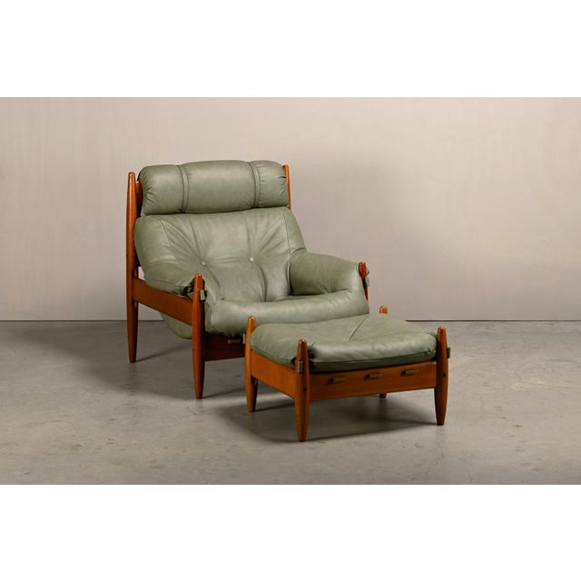 Wood Set of Oak and Leather Lounge Chair in the style of Sergio Rodrigues and Jean Gillon, 1960s For Sale - Image 7 of 18