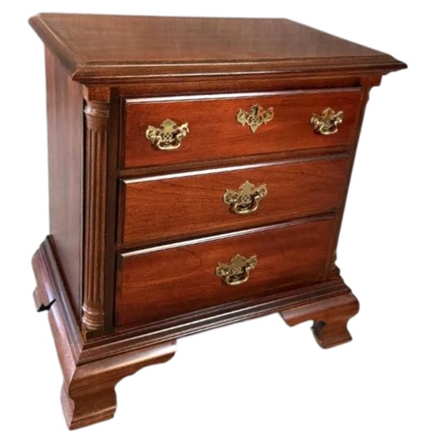 Solid Cherry Wood 'American Independence Collection' Georgian Pair of Nightstands Made in North Carolina by American Drew - Vintage 1980s For Sale - Image 4 of 4