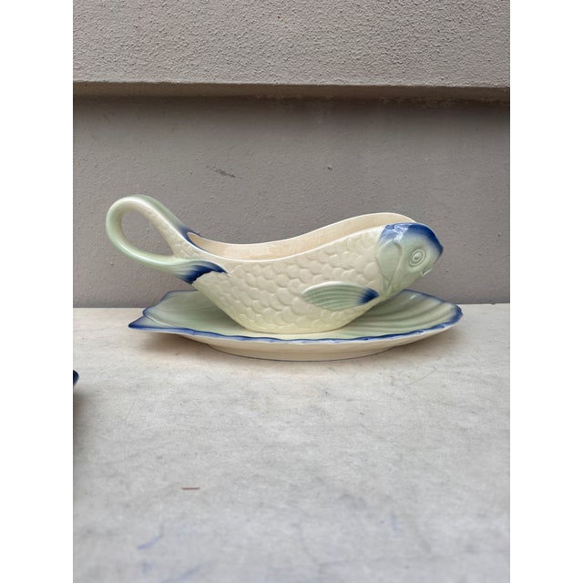 1930s French Majolica Fish Set 12 Plates 1 Platter & 1 Saucer Montereau - 14pcs For Sale - Image 11 of 12