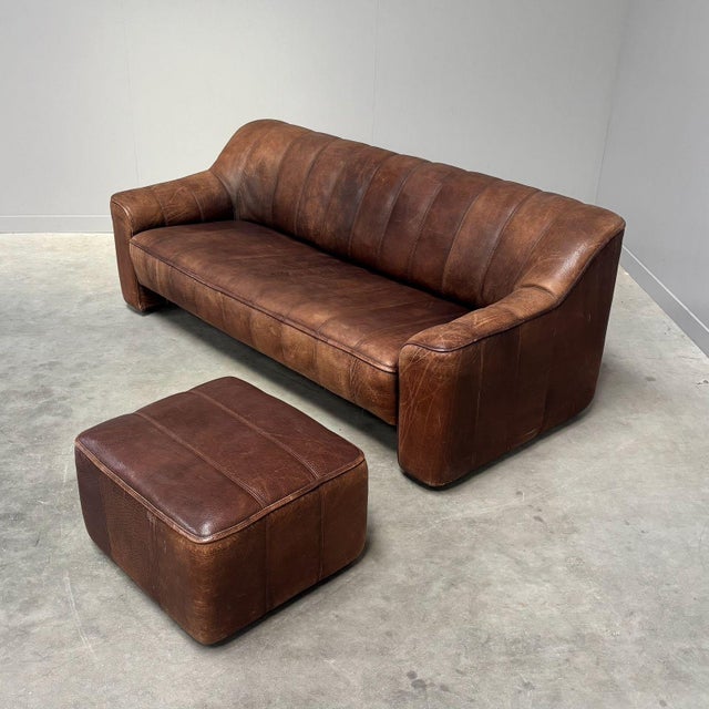 DS44 Three-Seater Sofa with Hocker in Buffalo Leather from de Sede, Set of 2, 1970s For Sale - Image 12 of 15