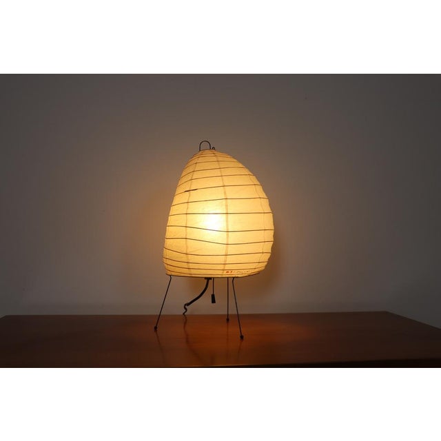 1970s Vintage Model 1N Light Sculpture Table Lamp by Isamu Noguchi for Akari, Japan, 1979 For Sale - Image 5 of 14