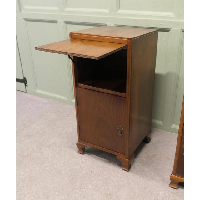 1930s Vintage Art Deco Bedside Tables in Walnut, 1930, Set of 2 For Sale - Image 5 of 7