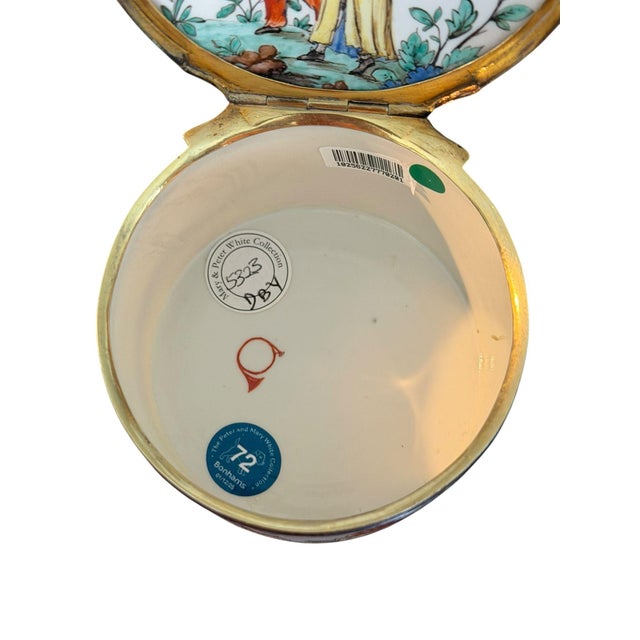 18th Century A Large Silver Gilt Mounted Chantilly Soft Paste Chinoiserie Snuff Box For Sale In Boston - Image 6 of 15