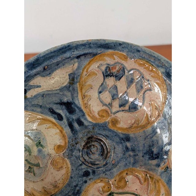 16th Century Hispano-Moresque Manises Glazed Earthenware Heraldic Dish For Sale - Image 10 of 14