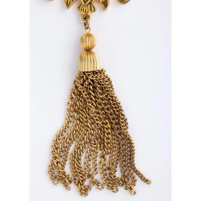 1960s Shield Medallion Necklace For Sale In New York - Image 6 of 9