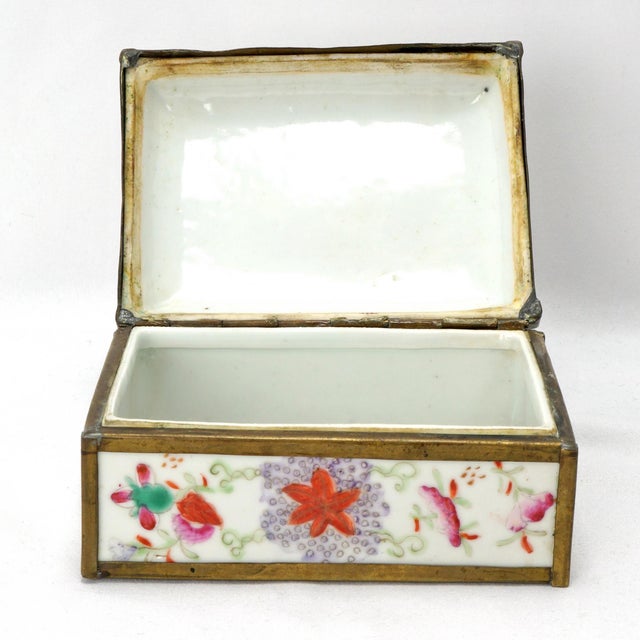 Chinese Polychrome Porcelain Hinged Box Circa 1900 For Sale - Image 4 of 10