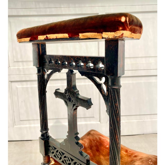 Red 19th Century Gothic Revival Prie-Dieu Prayer Chair With Carved Cross and Velvet Upholstery For Sale - Image 8 of 16