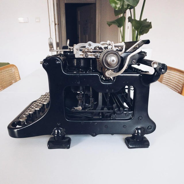 Black American No. 6 - 14 Qwertz Typewriter from Underwood Elliot Fisher Co., 1930s For Sale - Image 8 of 18