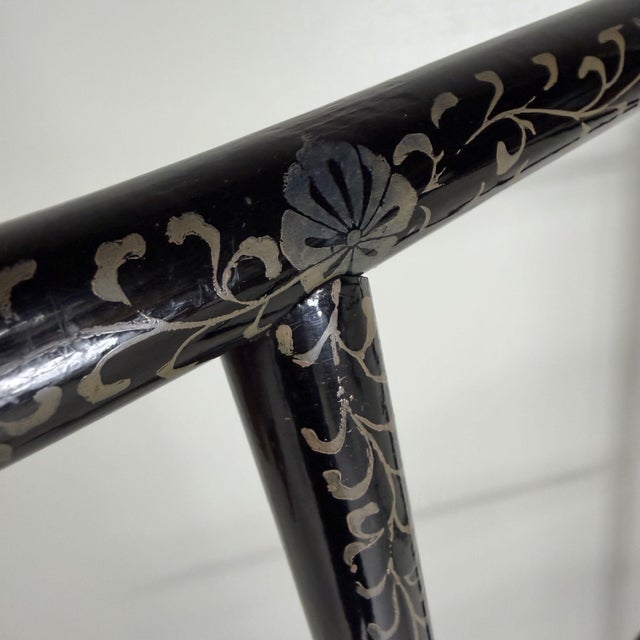 Antique Japanese Black Lacquered Ikō Kimono Hanger with Cranes, 1920s For Sale - Image 13 of 17