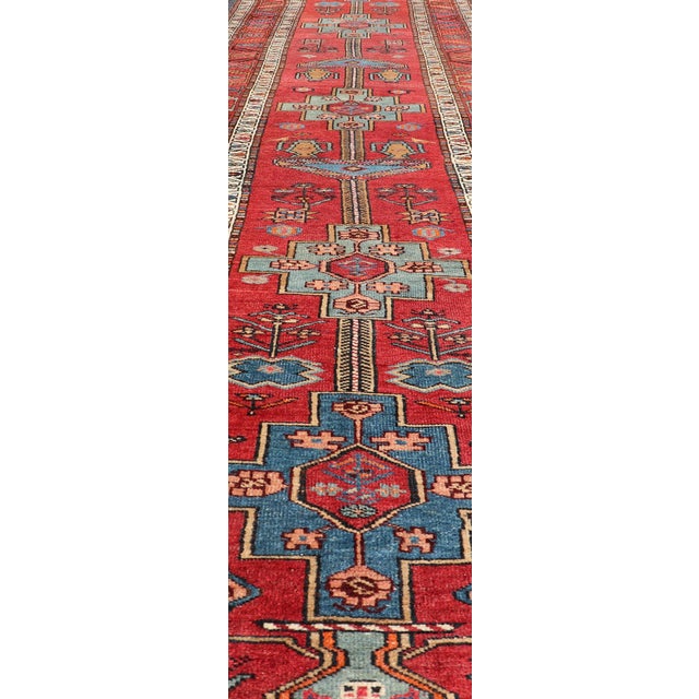 Antique Persian Long Persian Serapi Runner in Wool With Medallion Design 2'9 X 14'5 For Sale In Atlanta - Image 6 of 12