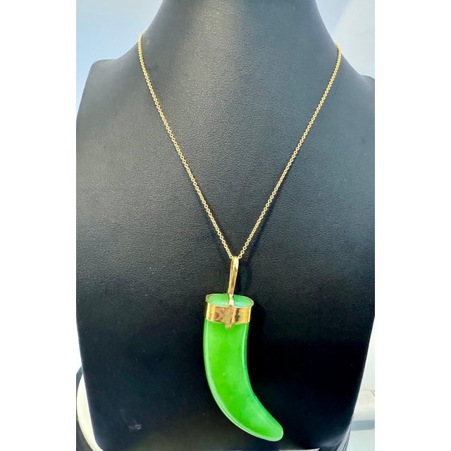 100 Ct Jade Pendant Necklace 14" to 18" adjustable Chain, 14 Karat Yellow Gold For Sale - Image 11 of 18