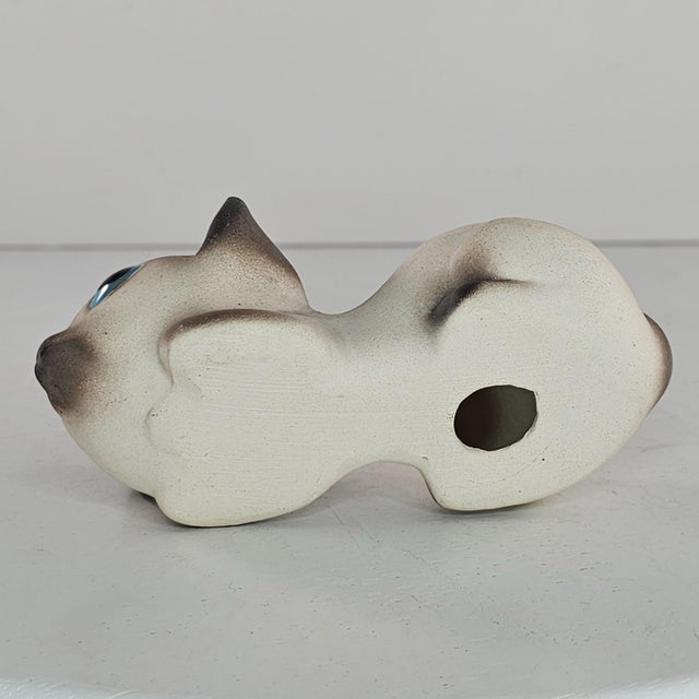 Mid-Century Modern 1950s Freeman McFarlin Siamese Kitten Cat Figurine Lying Down Matte For Sale - Image 3 of 7