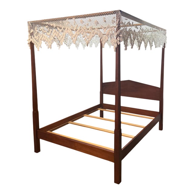 Vintage Traditional Chippendale Style Solid Mahogany Queen Size Four Poster Pencil Canopy Bed For Sale