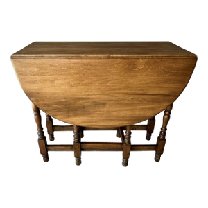 Circa 1900/1920 William & Mary-Inspired Poplar Wood Oval Top Gateleg Table