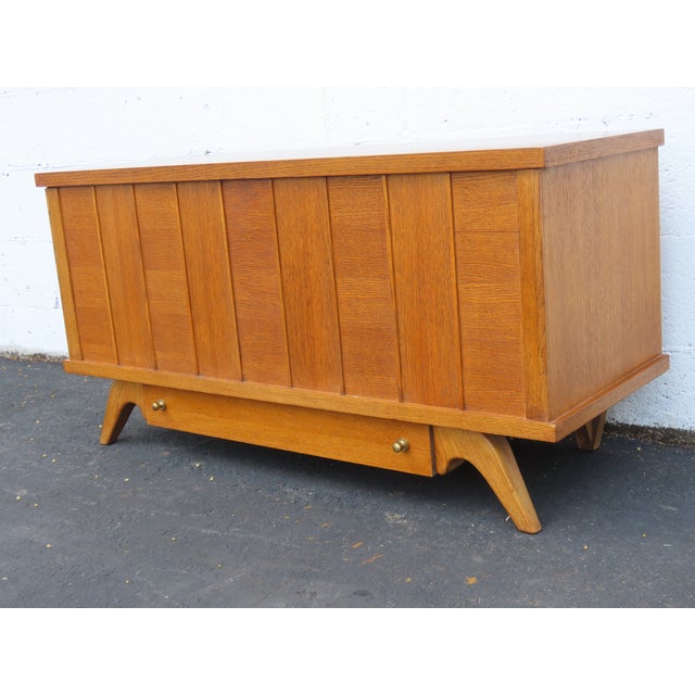 Mid-Century Modern Lane Mid Century Modern Cedar Chest Blanket Trunk Bench With a Drawer 6587 For Sale - Image 3 of 16