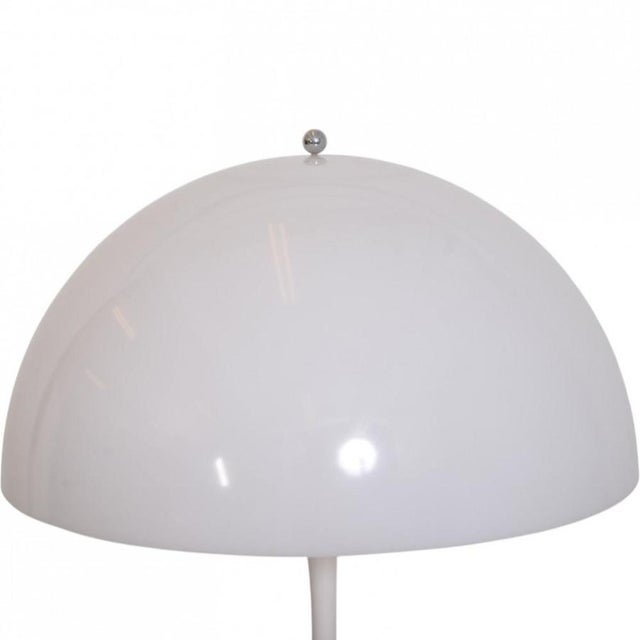 Verner Panton Panthella table lamp with a diameter of 50 cm and a height of 73 cm. The lamp is from the 1990s and appears...