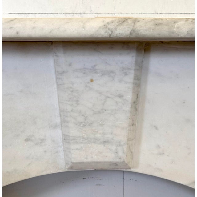 Early 20th Century Antique Victorian Arched Carrara Marble Fireplace Mantel For Sale - Image 5 of 13