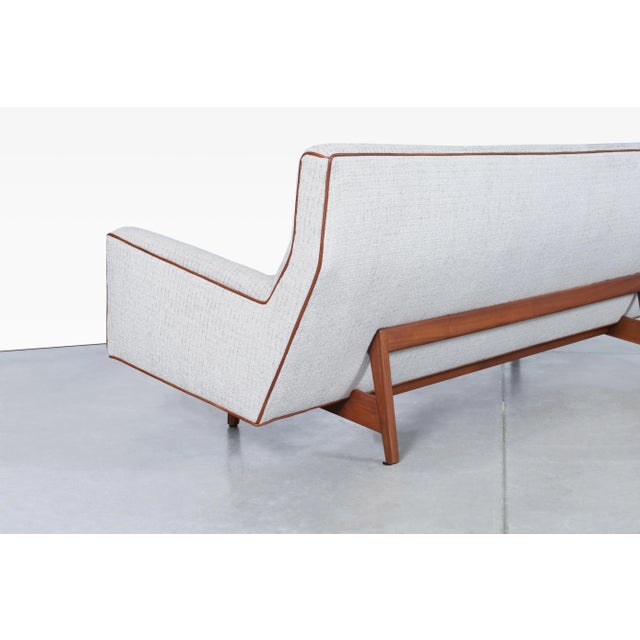 Light Gray Mid-Century Modern Walnut Floating Sofa Model U-150 by Jens Risom For Sale - Image 8 of 11
