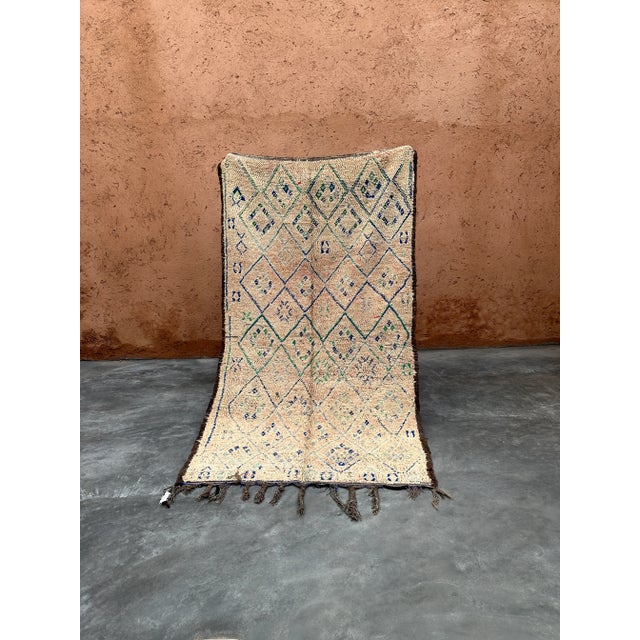 1980s 1980s Vintage Neutral Moroccan Rug - 4'8" X 8'5" Ft For Sale - Image 5 of 10