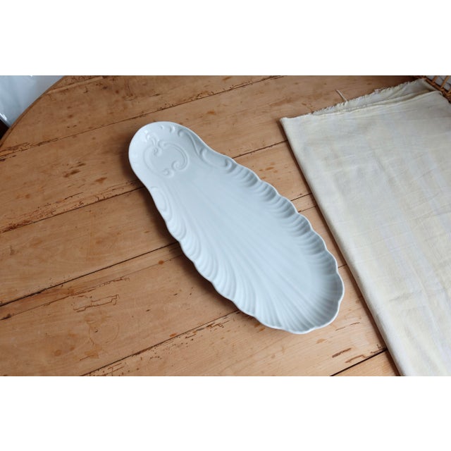 1960s Large Vintage White Porcelain Seashell-Shaped Serving Platter, 1960s For Sale - Image 5 of 7