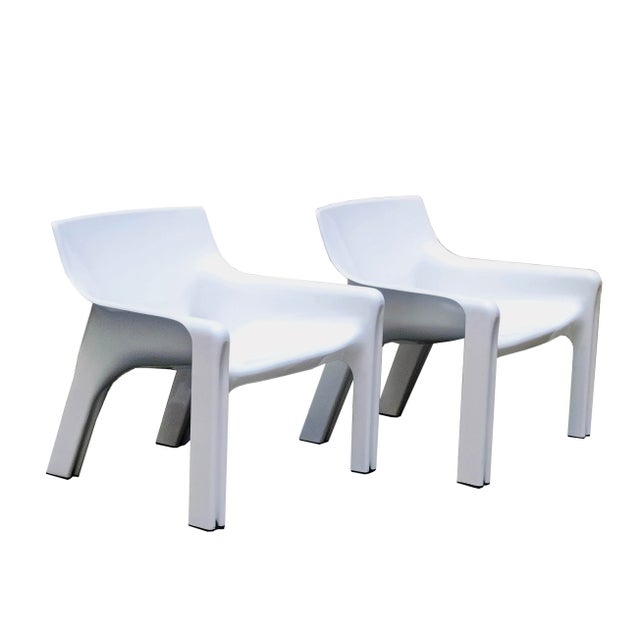 1970s Set of Italian White Vicario Chairs by Vico Magistretti for Artemide, 1970s For Sale - Image 5 of 8