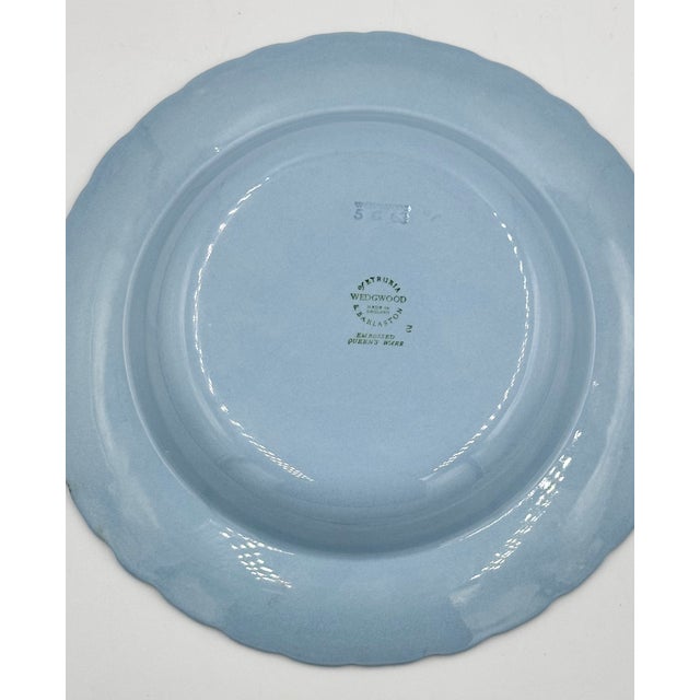 1950s Wedgwood Embossed Queens Ware Rim Soap Salad 8" Bowl United Kingdom For Sale In Palm Springs - Image 6 of 6
