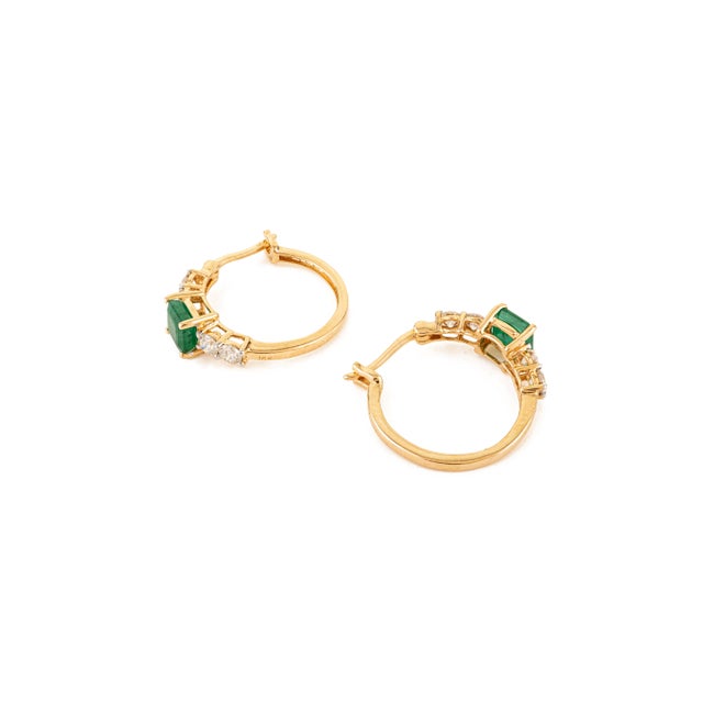 Metal 18k Yellow Gold 1.45Ct Square Emerald & Diamond Everyday Hoop Earrings- A Pair For Sale - Image 7 of 13