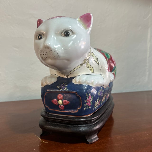 English Famille Rose Ceramic Cat With Base For Sale - Image 3 of 9